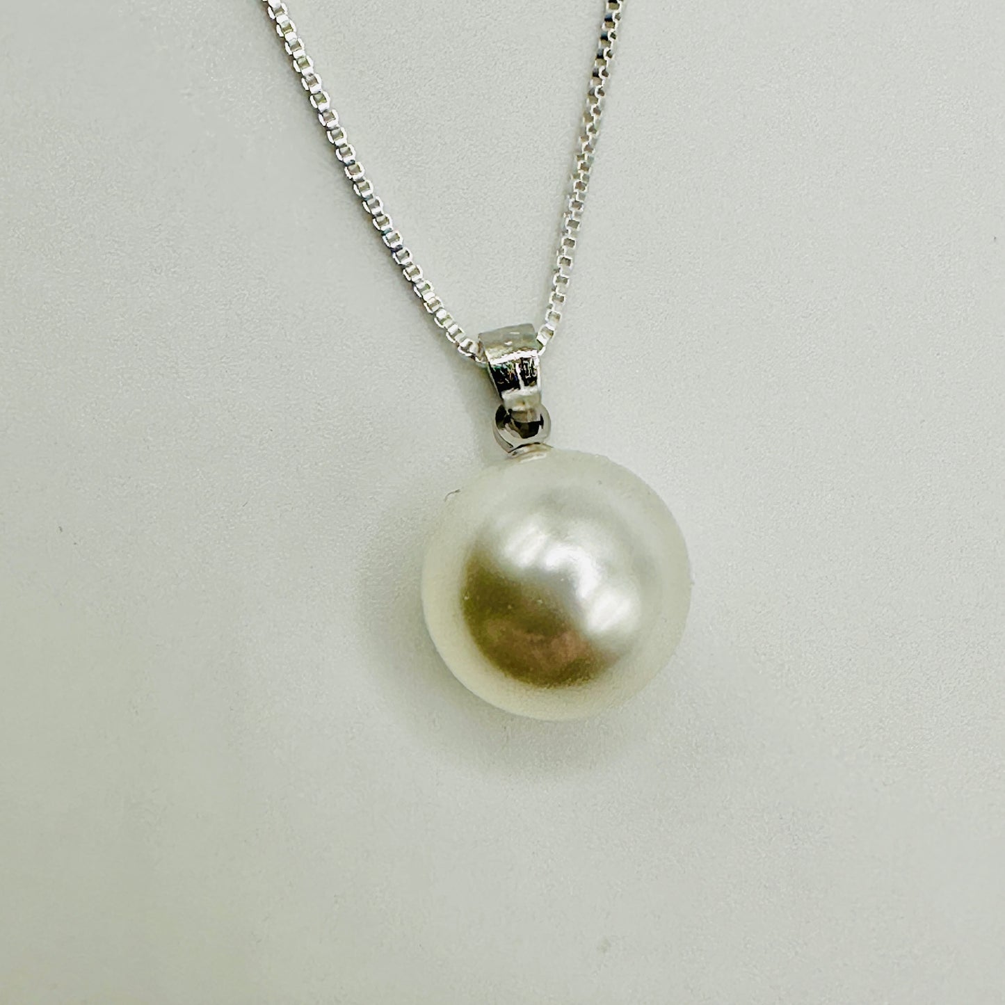 Chic Pearl Pendant Necklace