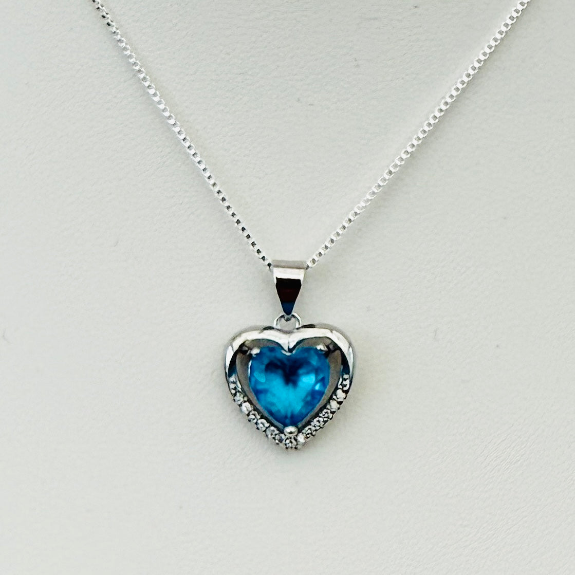 Blue crystal silver heart pendant necklace on box chain