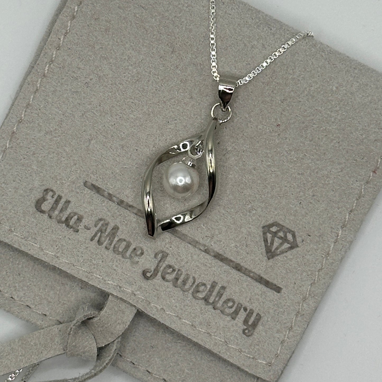 silver swirl pearl necklace